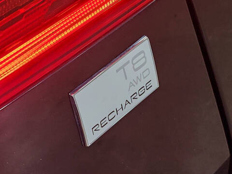 2023 Volvo XC60 Recharge T8 Plus Bright Theme