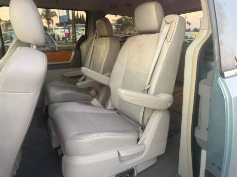 2008 Chrysler Town and Country Limited