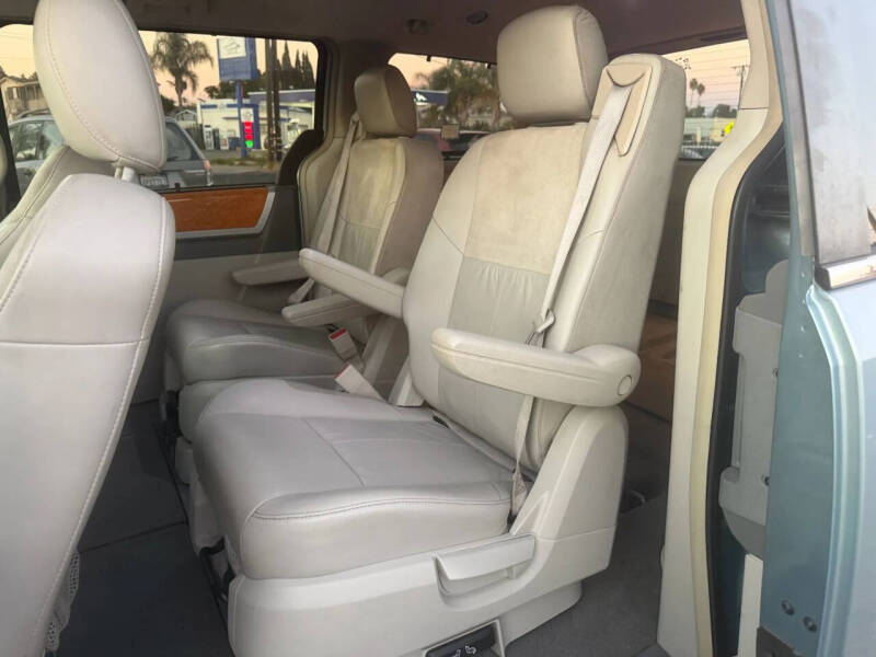 2008 Chrysler Town and Country Limited