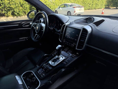 2017 Porsche Cayenne GTS