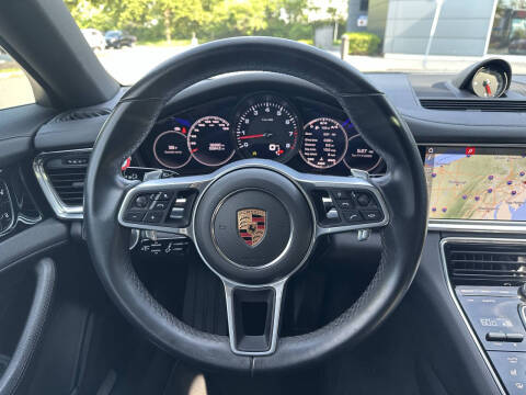 2018 Porsche Panamera 4