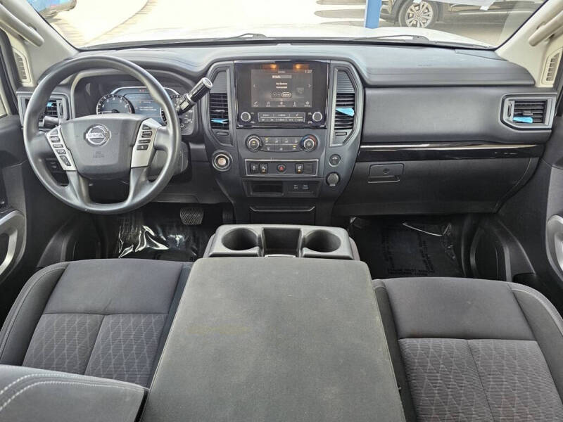 2022 Nissan Titan SV