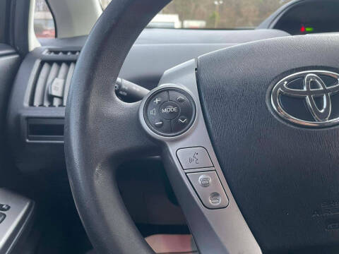 2015 Toyota Prius v Three