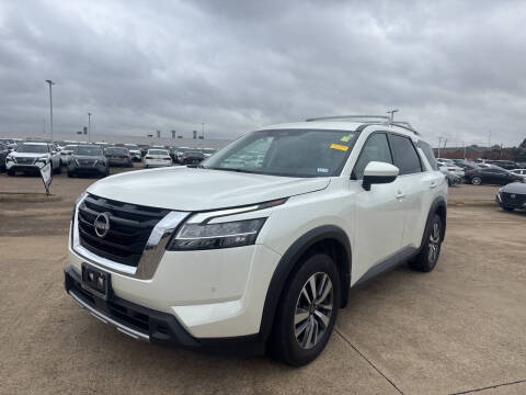 2024 Nissan Pathfinder SL