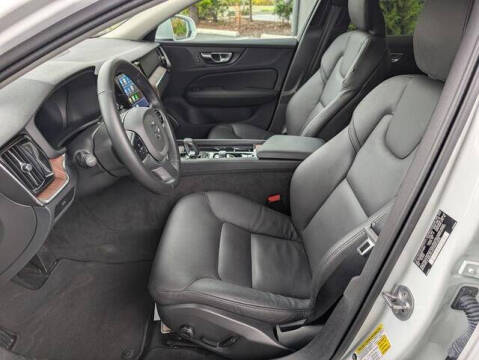 2025 Volvo V60 Cross Country B5 Plus