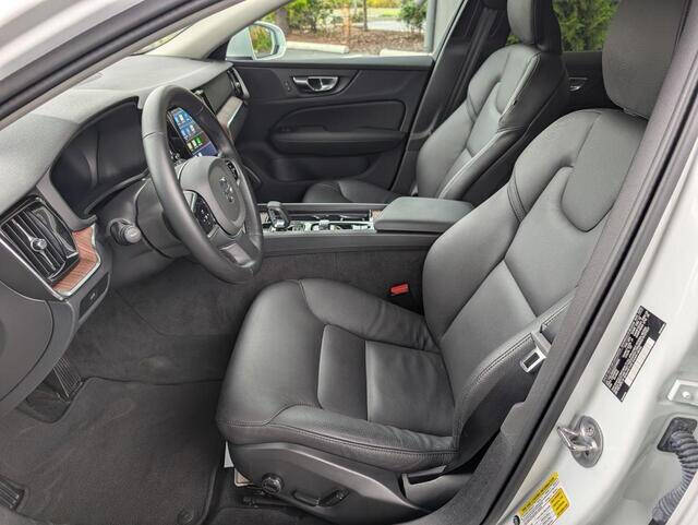 2025 Volvo V60 Cross Country B5 Plus