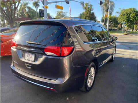 2017 Chrysler Pacifica Touring-L Plus