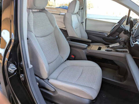 2025 Toyota Sienna LE 8-Passenger