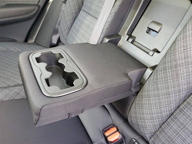 2025 Volvo XC60 B5 Core Dark Theme