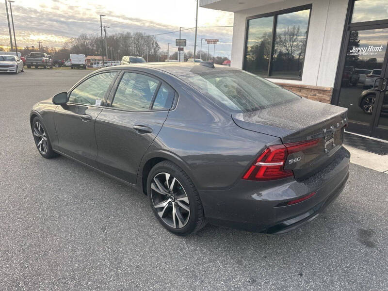 2023 Volvo S60 B5 Plus Dark Theme