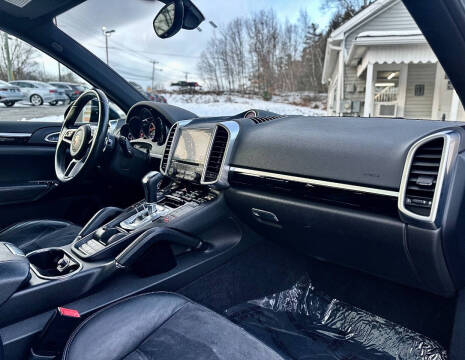 2017 Porsche Cayenne Platinum Edition