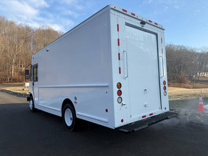 2021 Freightliner MT45 Chassis