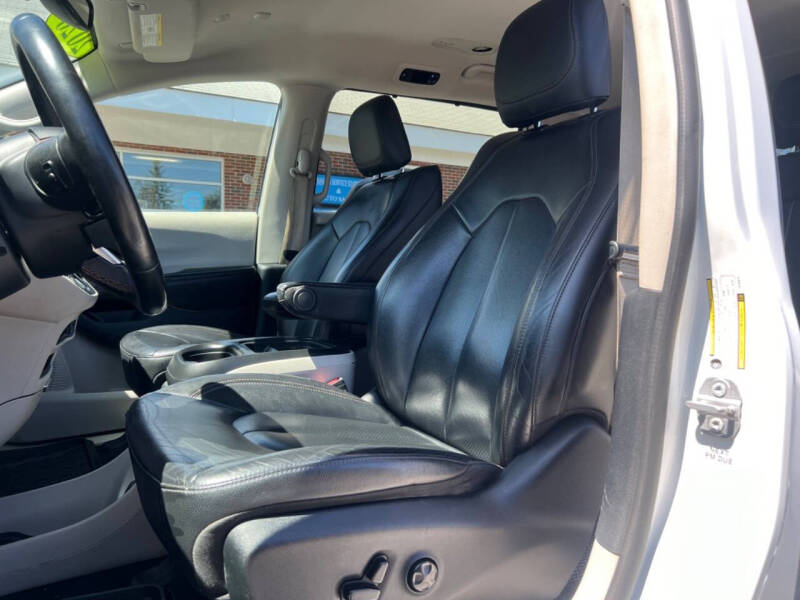 2020 Chrysler Pacifica Touring L