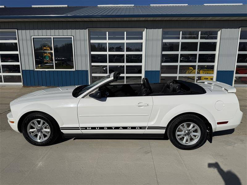 2006 Ford Mustang V6 Deluxe