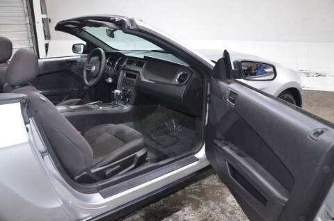 2012 Ford Mustang V6