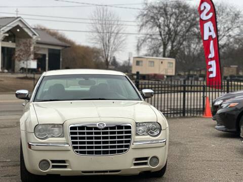 2005 Chrysler 300 for sale at SUMMIT AUTO SITE LLC in Akron OH