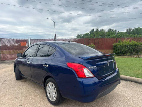 2018 Nissan Versa SV