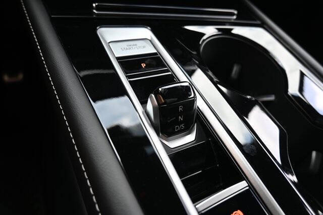 2024 Volkswagen Atlas Cross Sport SEL Premium R-Line 4Motion