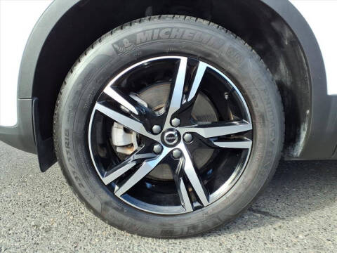 2025 Volvo XC40 B5 Core Bright Theme