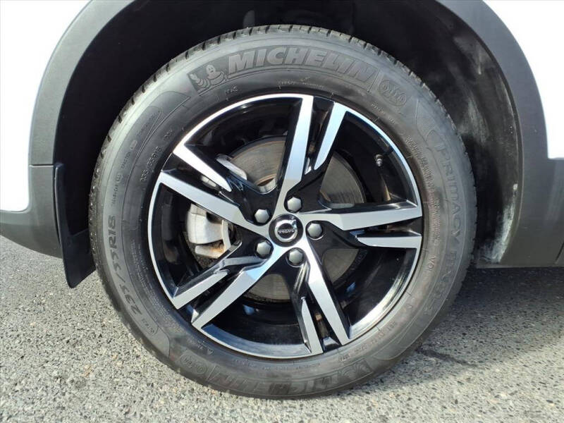 2025 Volvo XC40 B5 Core Bright Theme