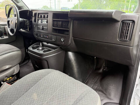 2023 GMC Savana 2500