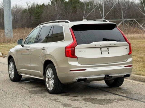 2016 Volvo XC90 T6 Momentum