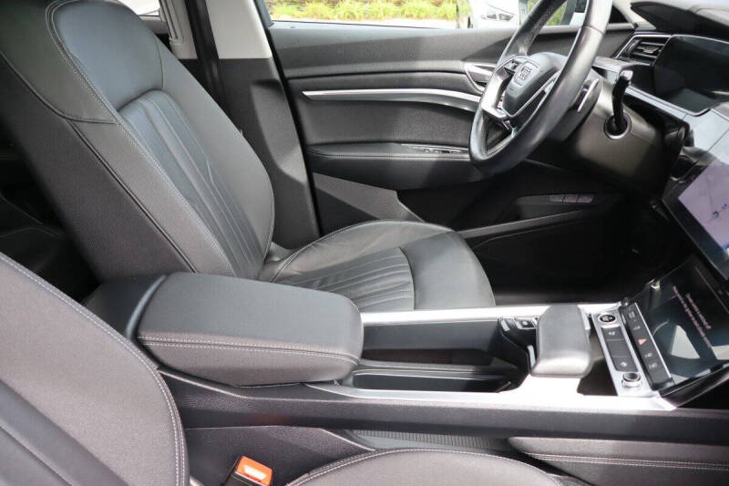 2024 Audi Q8 e-tron quattro Premium