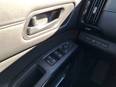 2024 Nissan Pathfinder SV