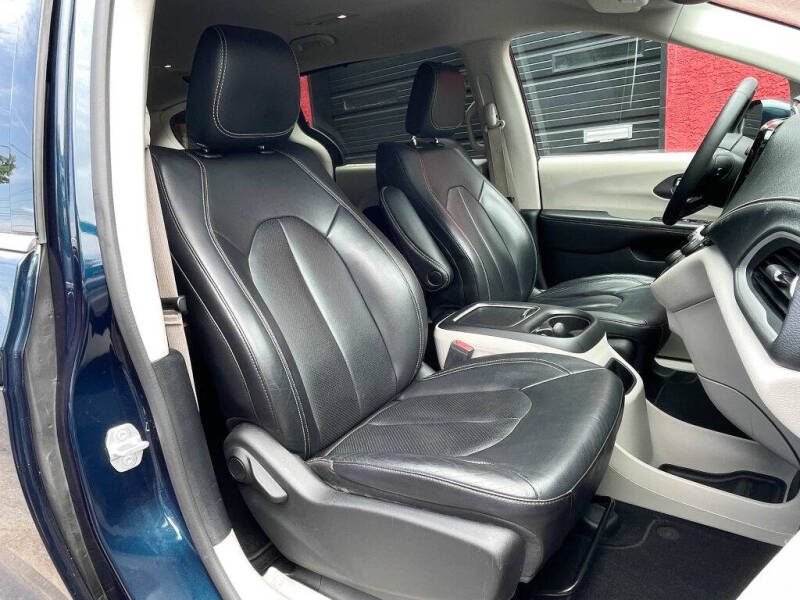 2022 Chrysler Pacifica Touring L