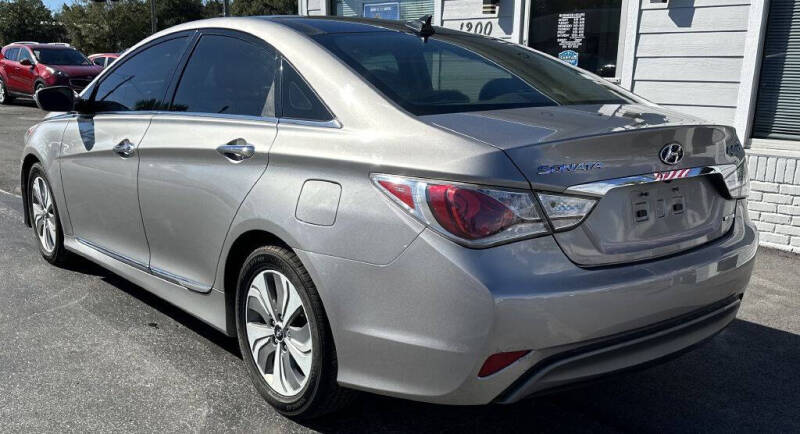 2014 Hyundai Sonata Hybrid Limited photo 3