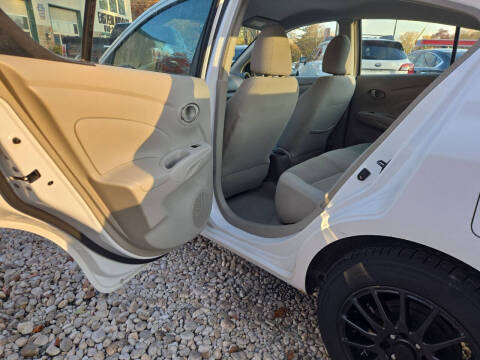 2012 Nissan Versa 1.6 SV
