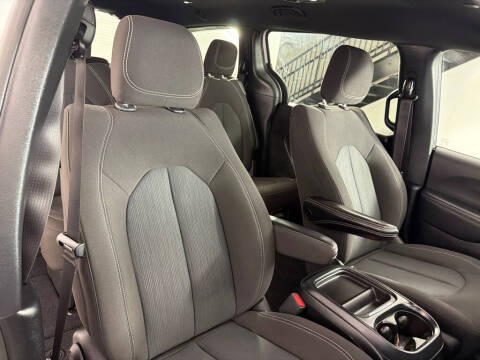 2023 Chrysler Pacifica Touring