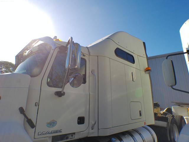 2016 Mack Pinnacle