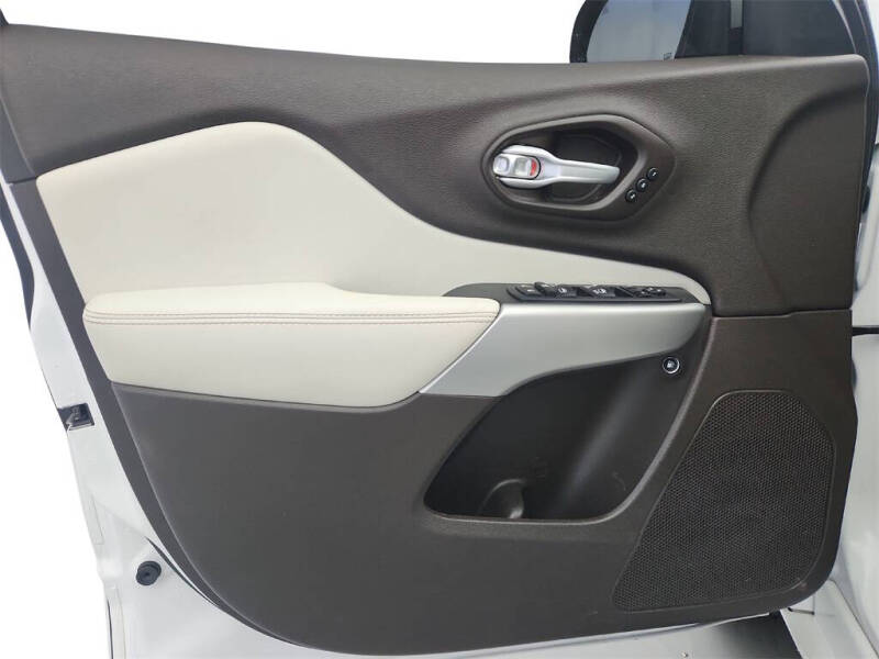 2016 Jeep Cherokee Overland