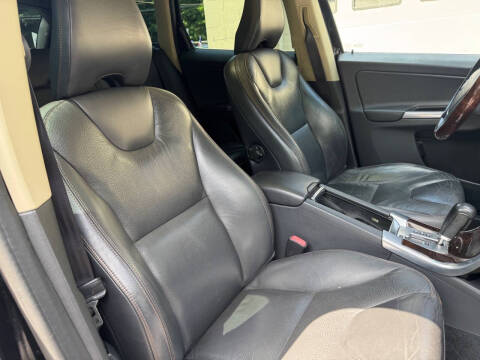 2012 Volvo XC60 T6 R-Design