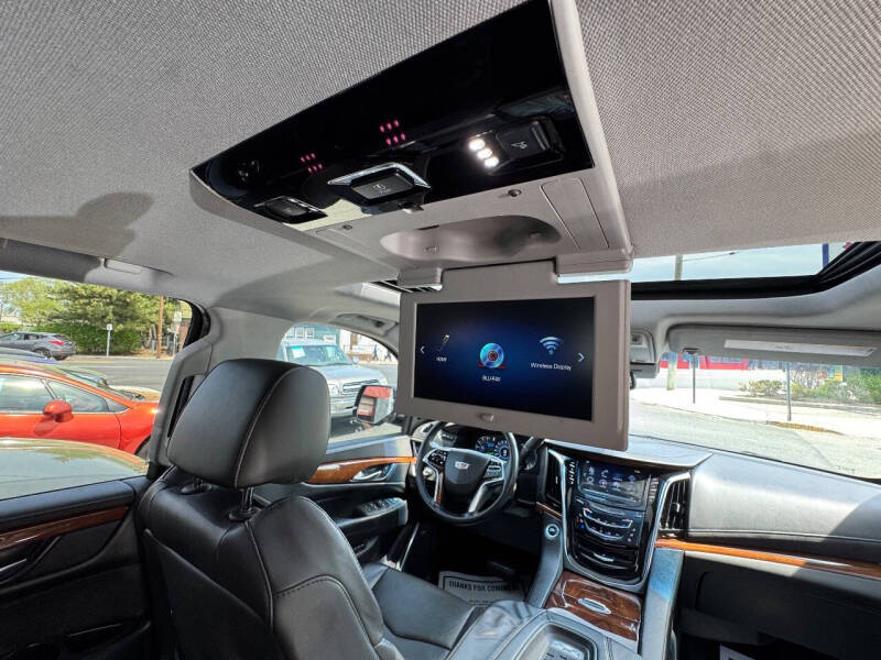2017 Cadillac Escalade Luxury