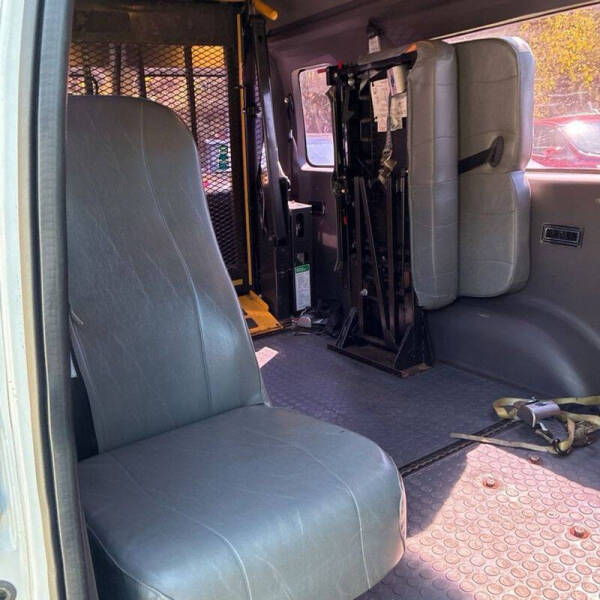 2011 Ford E-Series E-350 SD