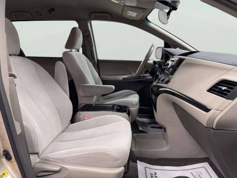 2012 Toyota Sienna LE 8-Passenger