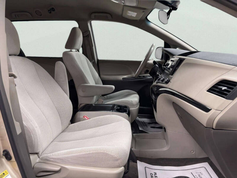 2012 Toyota Sienna LE 8-Passenger