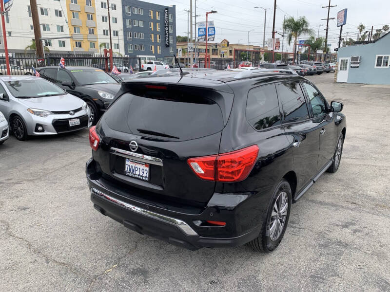 2017 Nissan Pathfinder SV