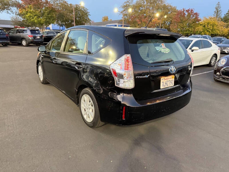 2012 Toyota Prius v Two