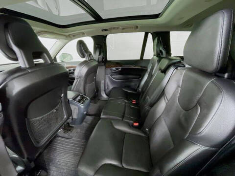 2017 Volvo XC90 T6 Momentum