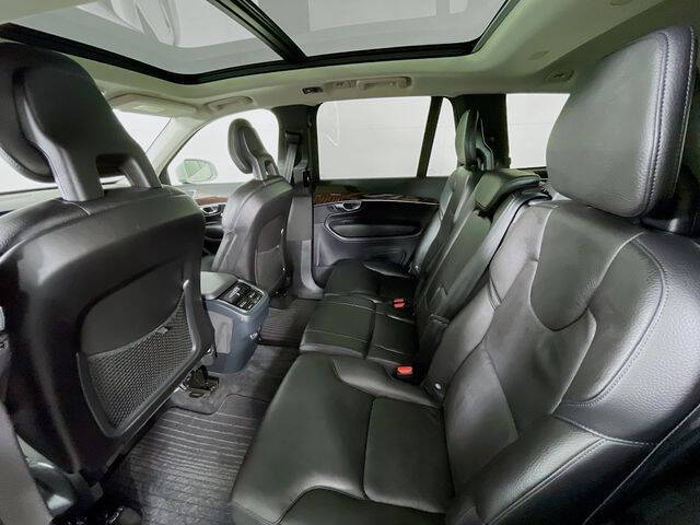 2017 Volvo XC90 T6 Momentum
