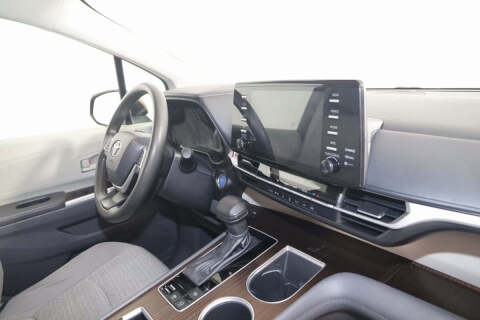 2021 Toyota Sienna LE 8-Passenger