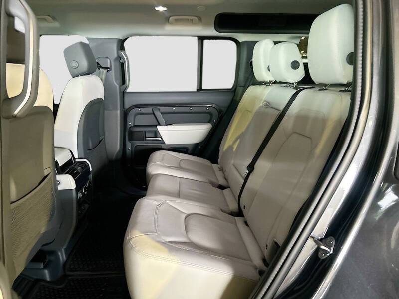 2025 Land Rover Defender 110 P300 S