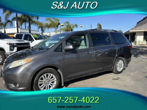 2017 Toyota Sienna XLE 8-Passenger Photo