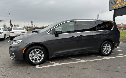 2023 Chrysler Pacifica Touring L
