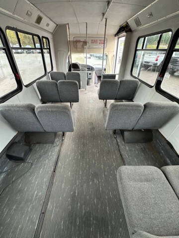 2005 Ford E-Series E-450 SD