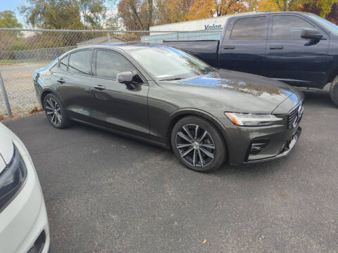 2022 Volvo S60 B5 Momentum