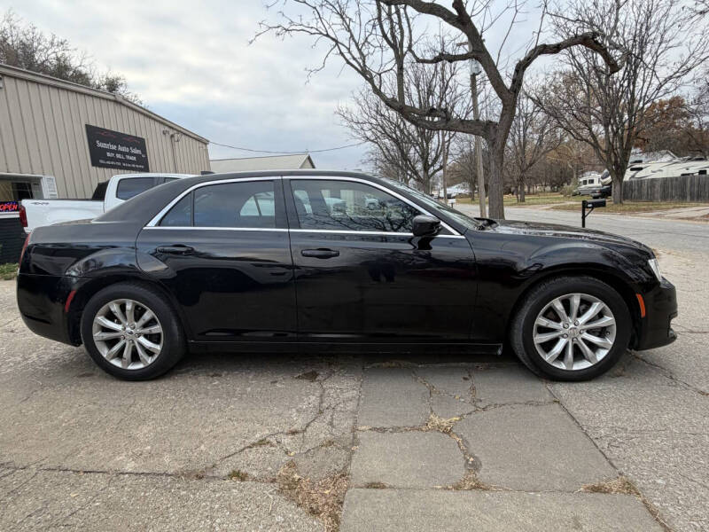 2016 Chrysler 300 Limited